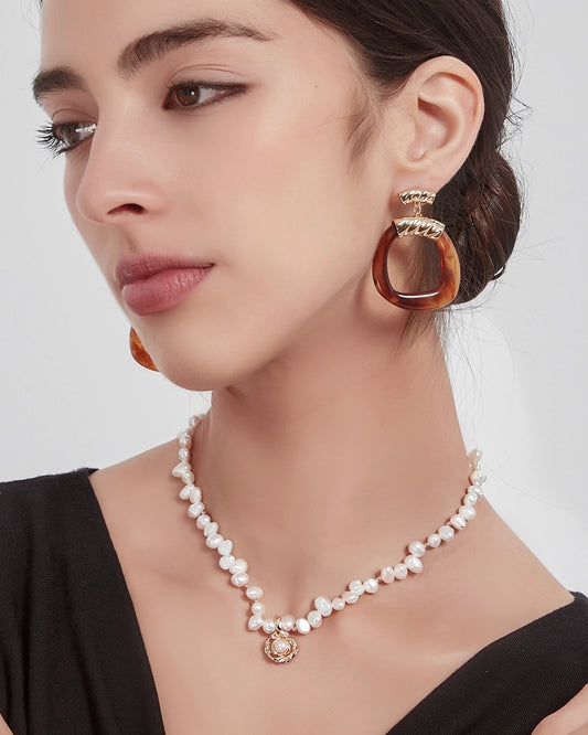 Golden Rosette Necklace