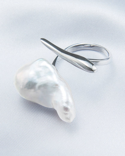 Neptune’s Kiss Ring