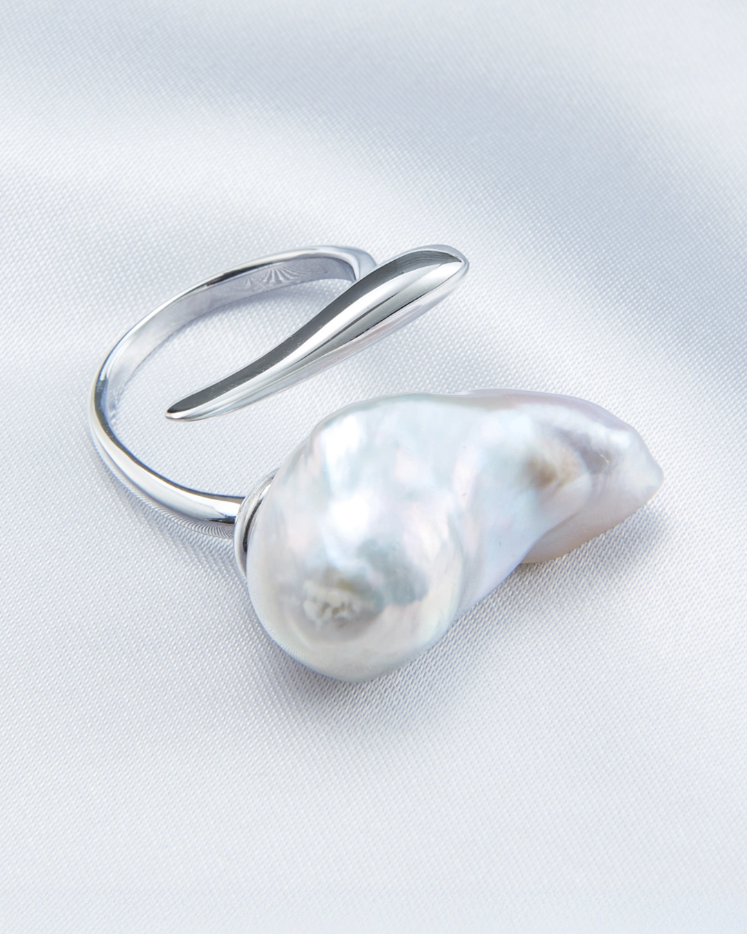 Neptune’s Kiss Ring